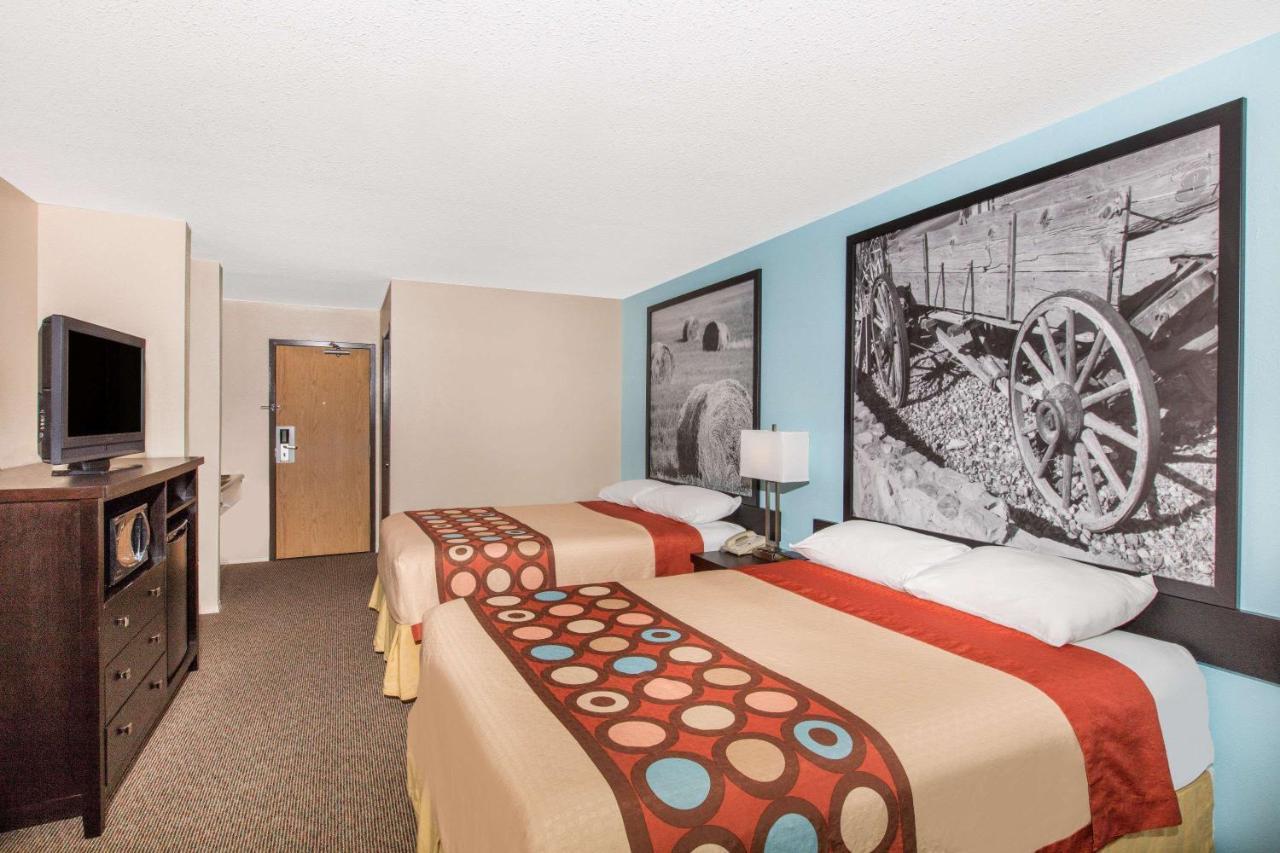 Super 8 By Wyndham Strathmore Buitenkant foto