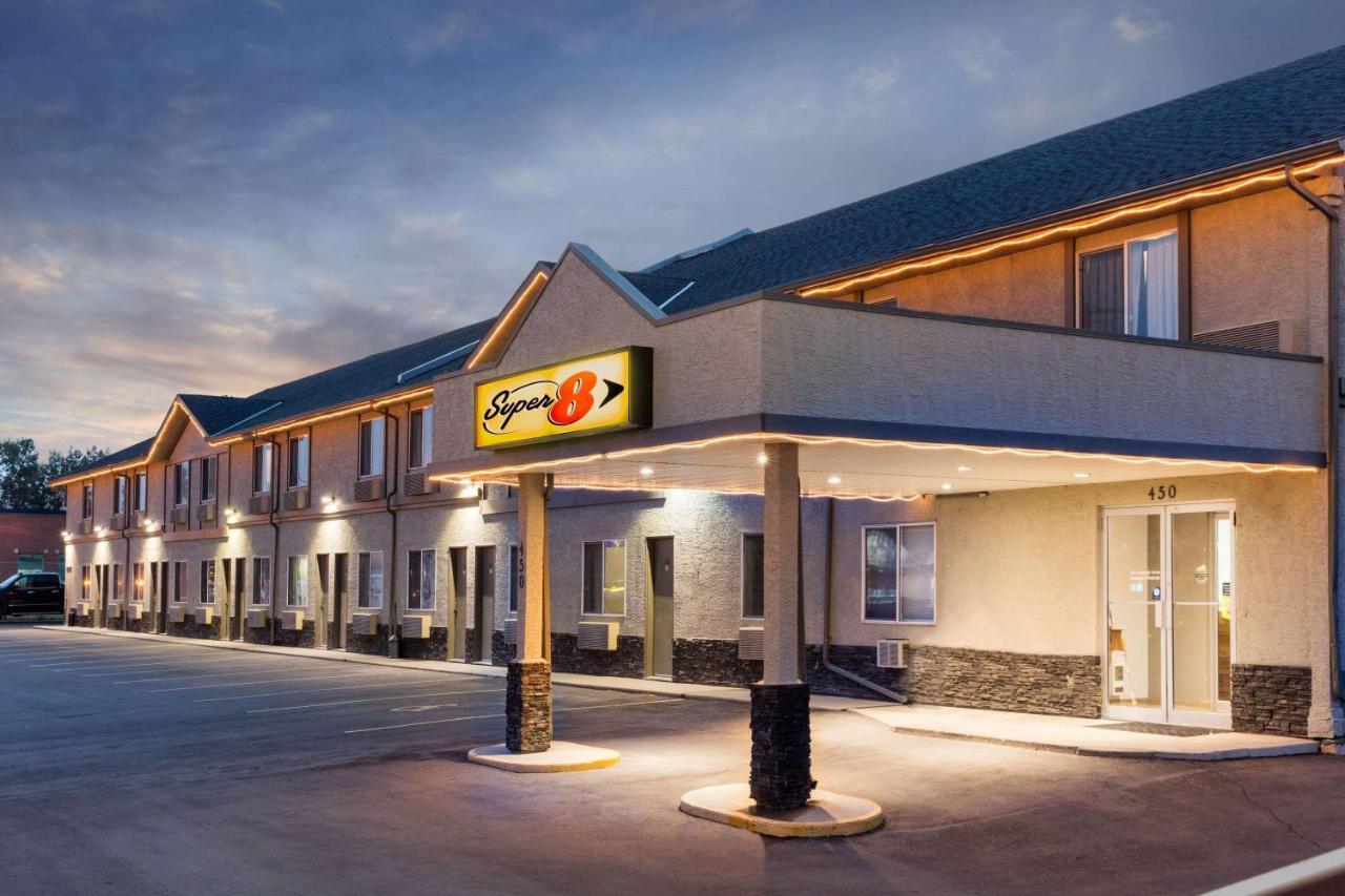 Super 8 By Wyndham Strathmore Buitenkant foto