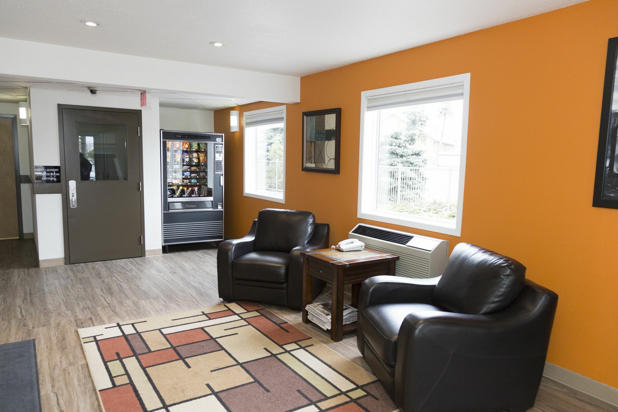 Super 8 By Wyndham Strathmore Buitenkant foto