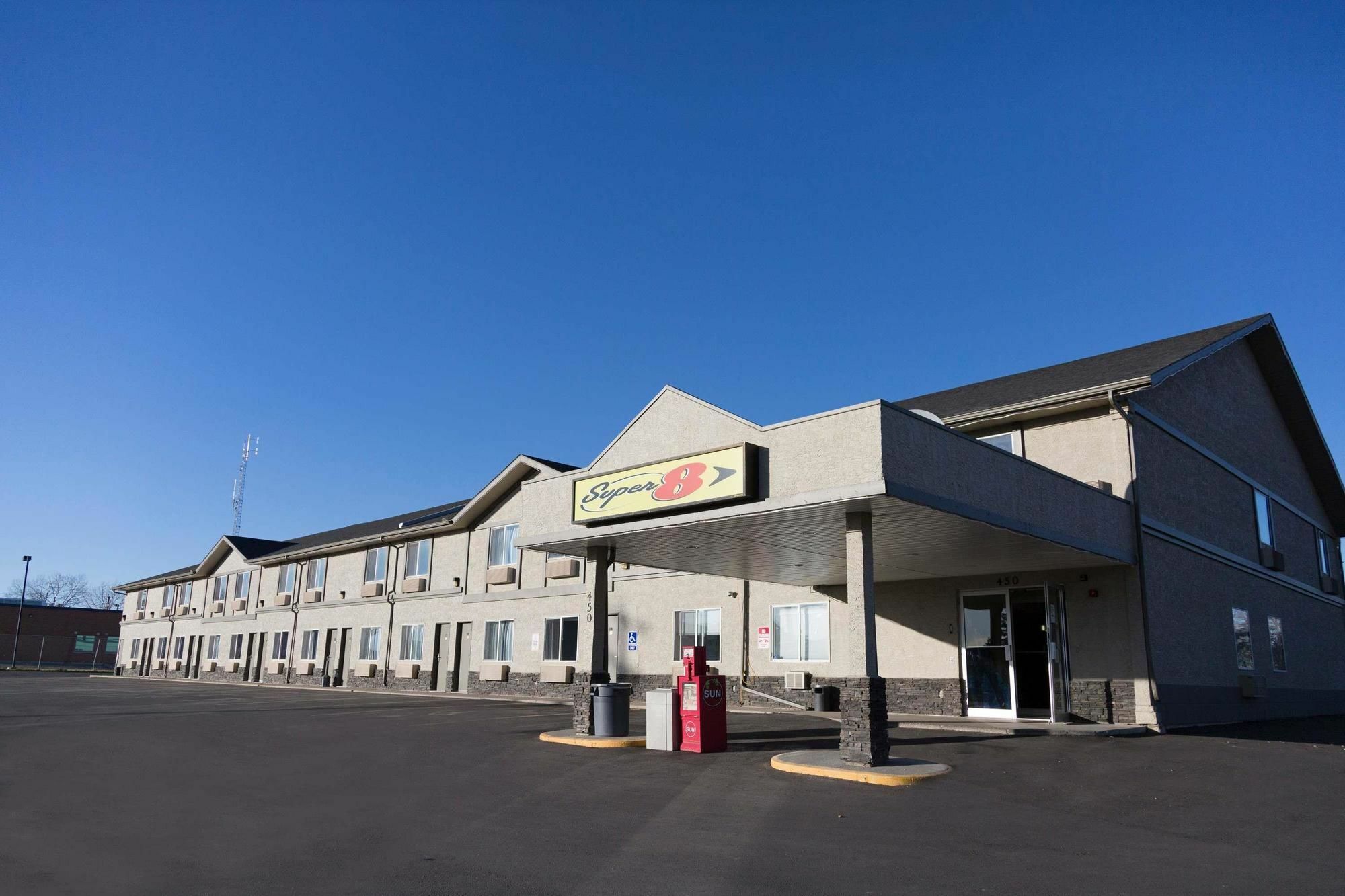Super 8 By Wyndham Strathmore Buitenkant foto