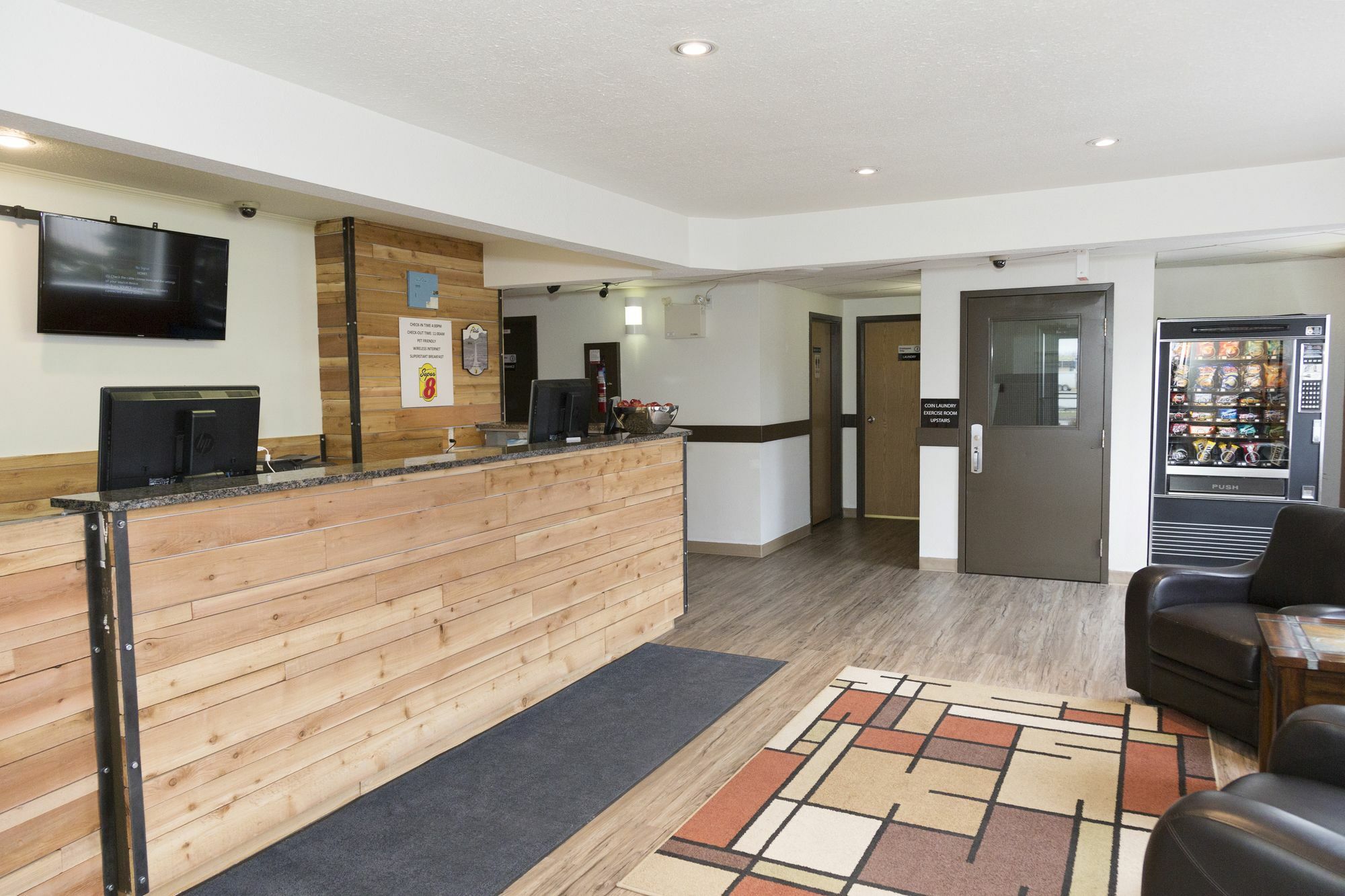 Super 8 By Wyndham Strathmore Buitenkant foto
