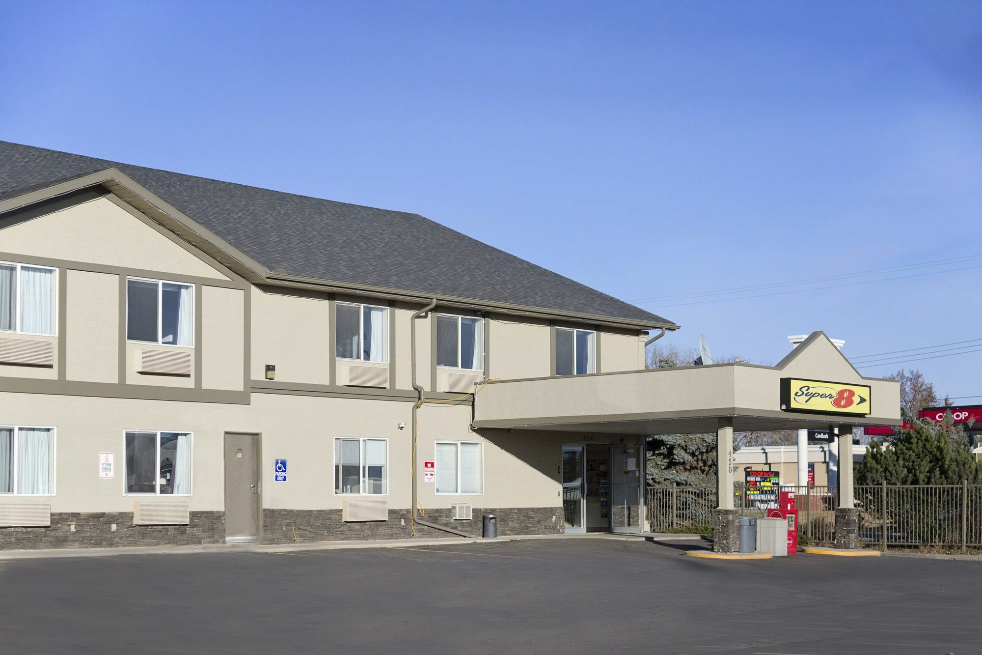 Super 8 By Wyndham Strathmore Buitenkant foto